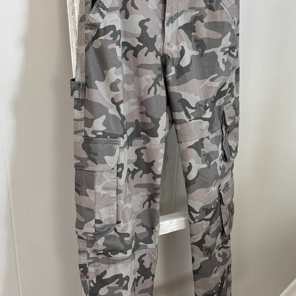 Abercrombie & Fitch Camouflage Straight Leg Pants - Picture 4 of 7